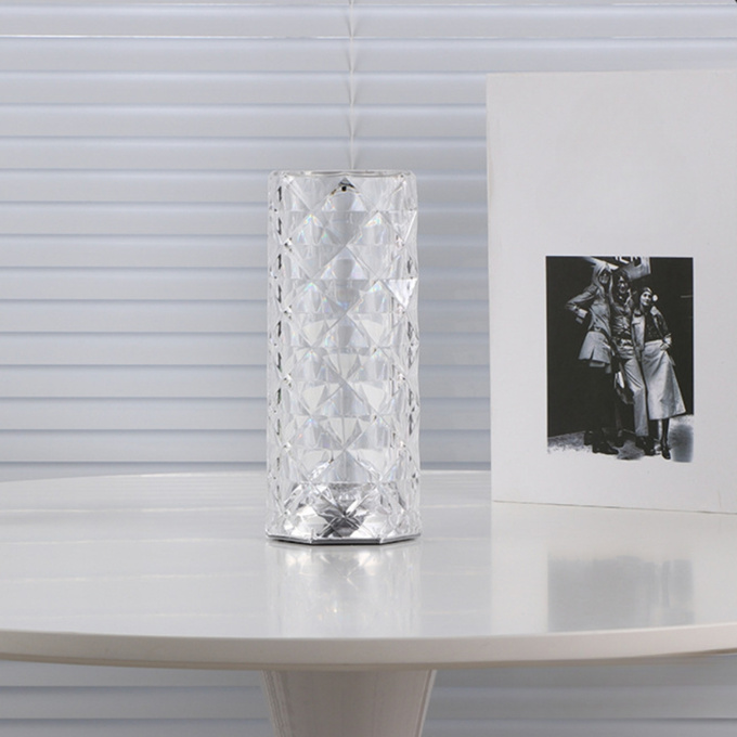 Lampka bezprzewodowa LED CCT 3 barwy światła KRYSZTAŁ USB-C Q004