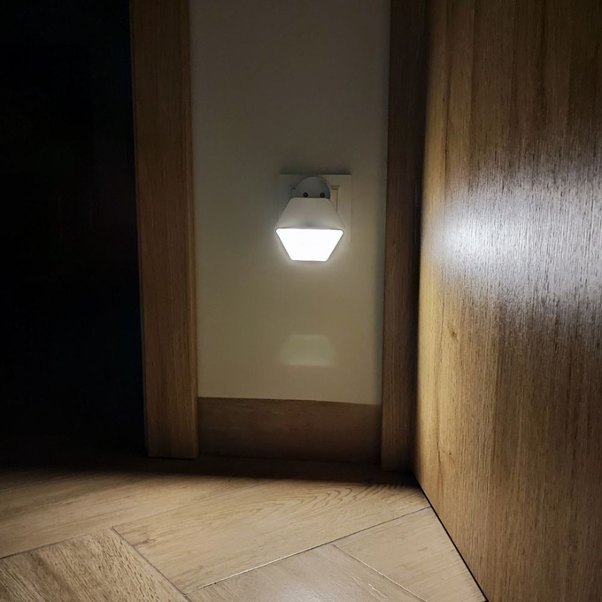 Lampka nocna LED 0,6W 3000K do kontaktu HEKSAGON 3 pozimy jasności DIO-0461 Dioled