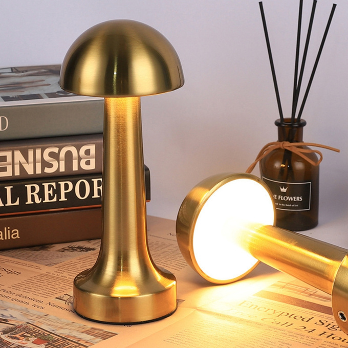 Lampka bezprzewodowa dekoracyjna LED 3W 40lm CCT 3 barwy światła złota USB-C Q042C