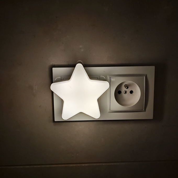 Lampka nocna LED 0,5W 2700K do kontaktu GWIAZDKA czujnik zmierzchu DIO-0467 Dioled