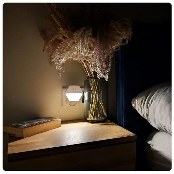 Lampka nocna LED 0,6W 3000K do kontaktu HEKSAGON 3 pozimy jasności DIO-0461 Dioled