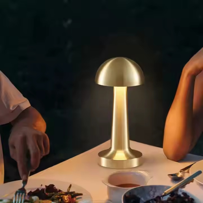 Lampka bezprzewodowa dekoracyjna LED 3W 40lm CCT 3 barwy światła złota USB-C Q042C